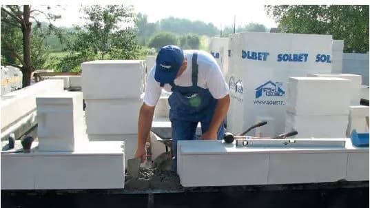 Beton komórkowy 500 czy 600 - który wybór zapewni lepszą izolację?