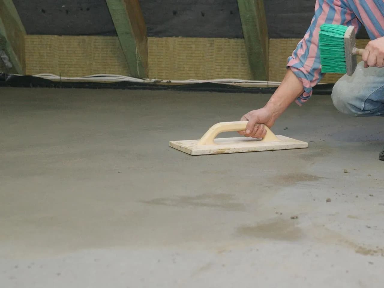 Jak zacierać beton, aby uniknąć pęknięć i osiągnąć idealne wykończenie