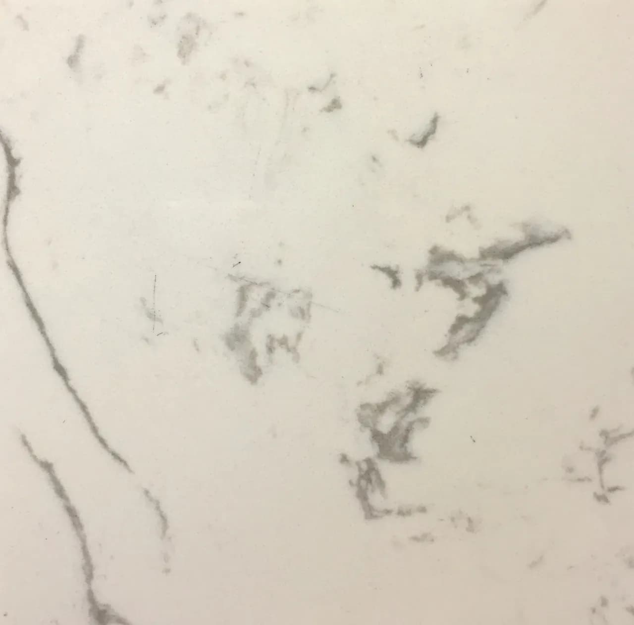 Aglomarmur czy konglomerat - poznaj kluczowe różnice i zastosowania