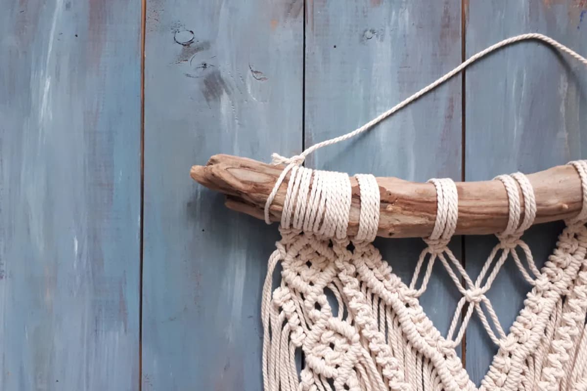 Jak zrobić makramę na ścianę: proste kroki dla początkujących