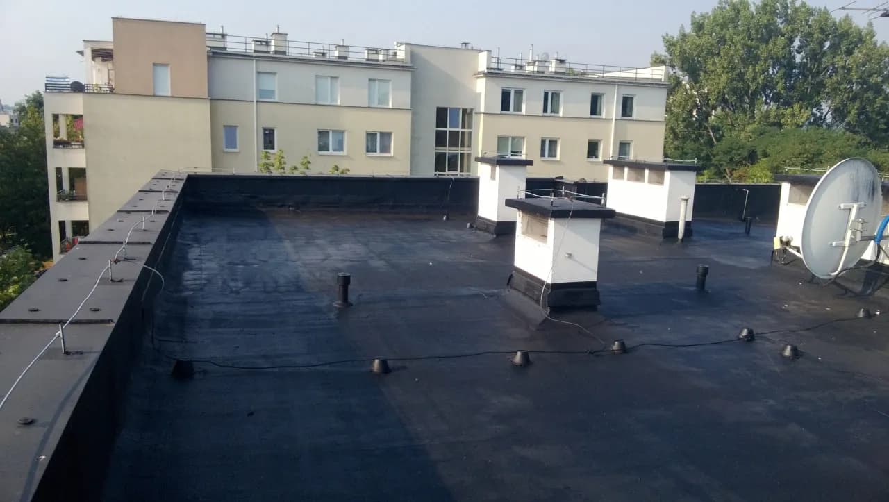 Jak wejść na dach bloku - ważne informacje o bezpieczeństwie i prawie