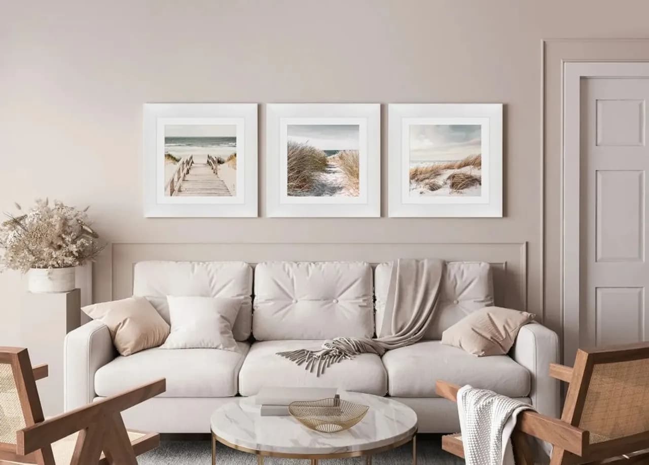 Beżowy kolor ścian z czym łączyć, aby uniknąć nudnych aranżacji