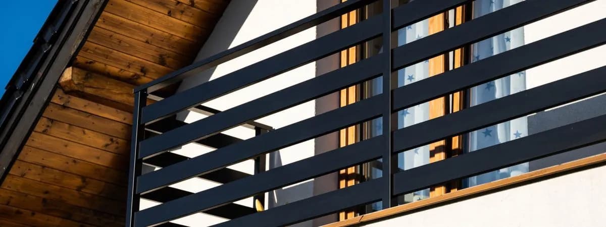 Jak zamontować balustradę do elewacji - uniknij najczęstszych błędów