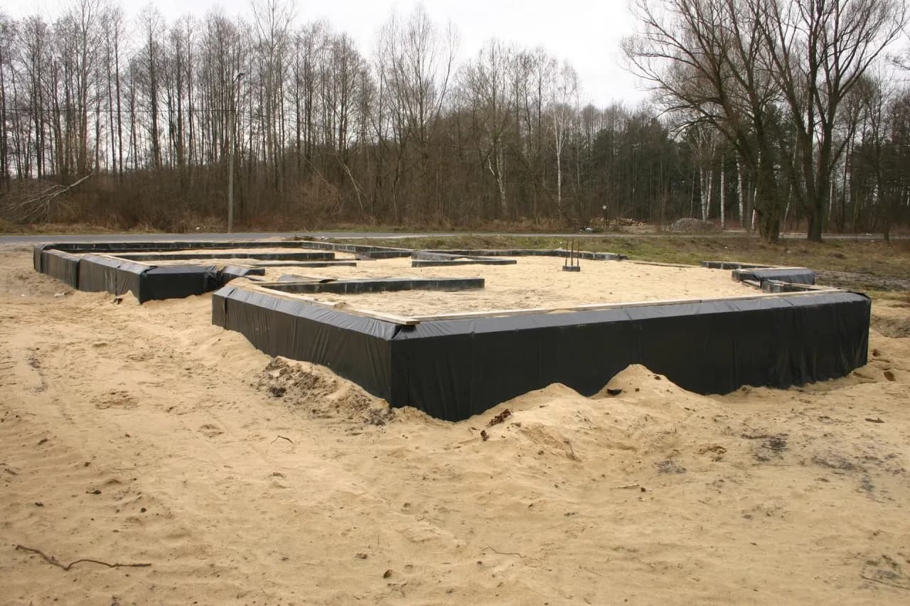 Jaką izolację na fundament wybrać, aby uniknąć problemów z wilgocią?