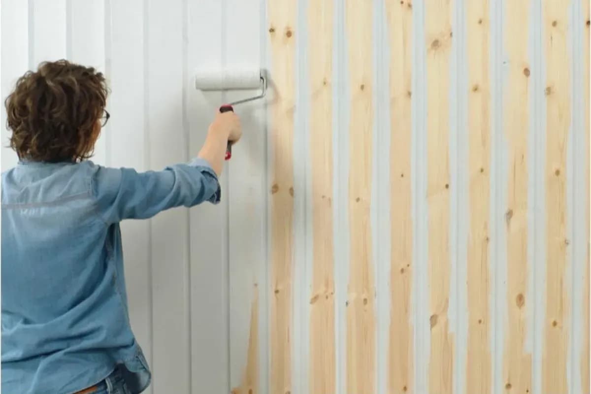 Jaką farbą pomalować boazerię na biało, aby uzyskać idealny efekt?