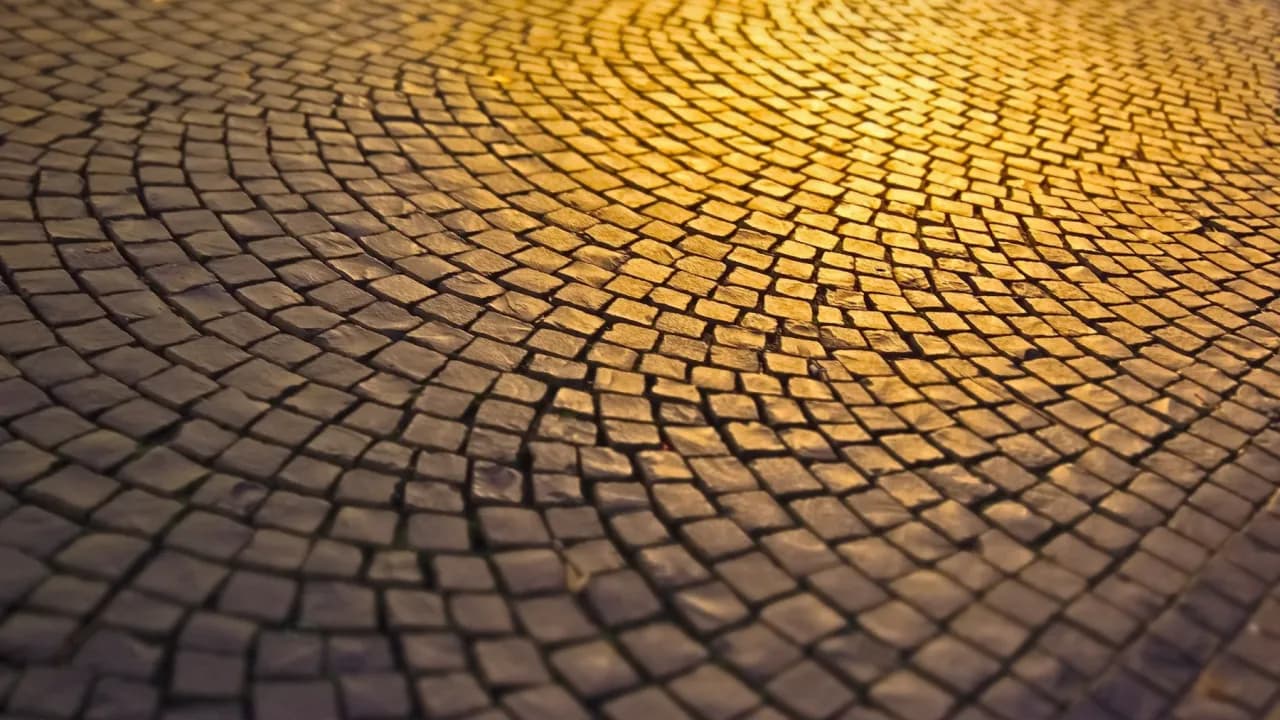 Jak położyć kostkę brukową w ogrodzie, aby uniknąć błędów i osiadania