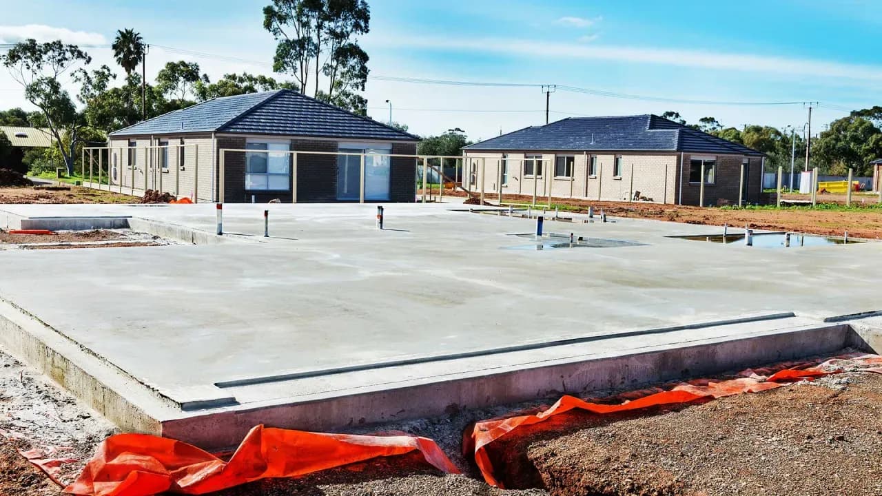 Ile kosztuje wylanie fundamentów? Sprawdź, co wpływa na cenę