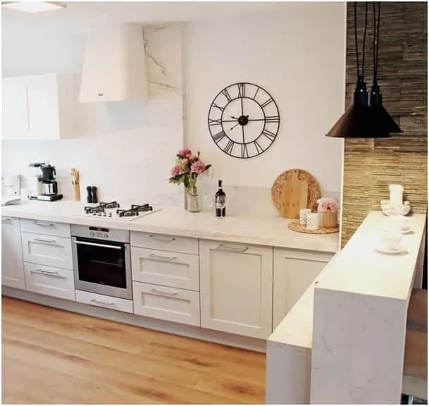 Konglomerat na ścianę w kuchni – trwałość i styl bez kompromisów