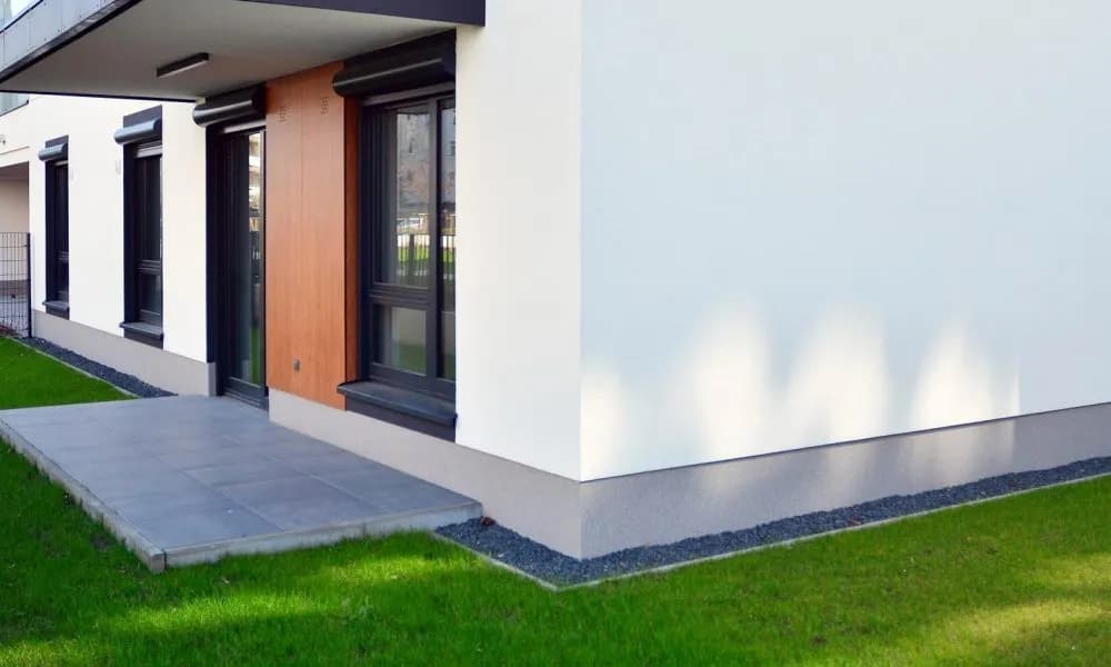 Jak zrobić cokół na elewacji - uniknij najczęstszych błędów i kosztów